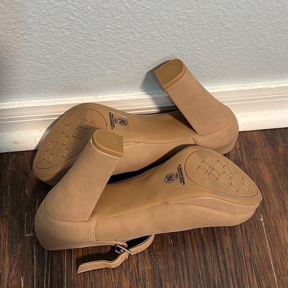 WOMEN'S Y-NOT ARIEL PUMPS. - Picture 5 of 5